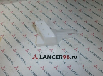 Кронштейн переднего бампера левый под фарой - Дубликат - Lancer96.ru-Продажа запасных частей для Митцубиши в Екатеринбурге