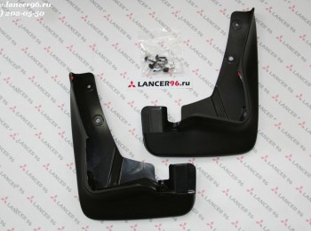 Брызговики передние комплект Outlander XL (рест) - Оригинал - Lancer96.ru