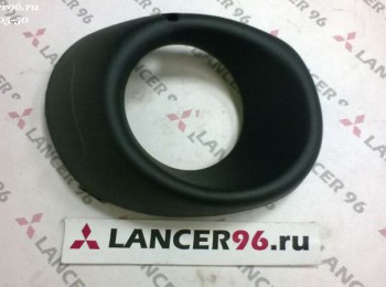 Оправа противотуманной фары левая Outlander III - Lancer96.ru